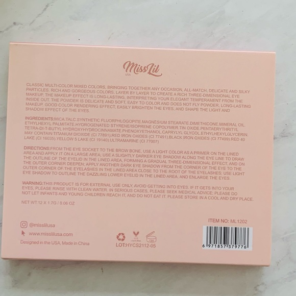 "Classic Multi-Color Eyeshadow Palette: Timeless Elegance and Lasting Beauty" - Picture 5 of 5